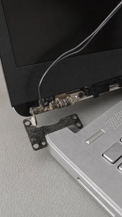 Bisagra de laptop rota