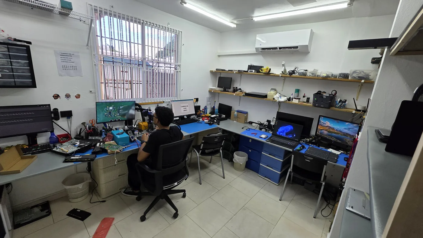 Atención al cliente en el taller de MASKA